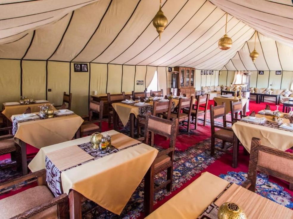Отель Merzouga Luxury Tented Camp Экстерьер фото